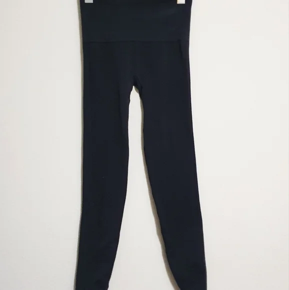 Spanx Look At Me Now Seamless Cropped Leggings - Picture 4 of 6